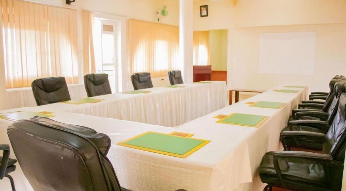 Country Lake Resort Garuga エンテベ エクステリア 写真