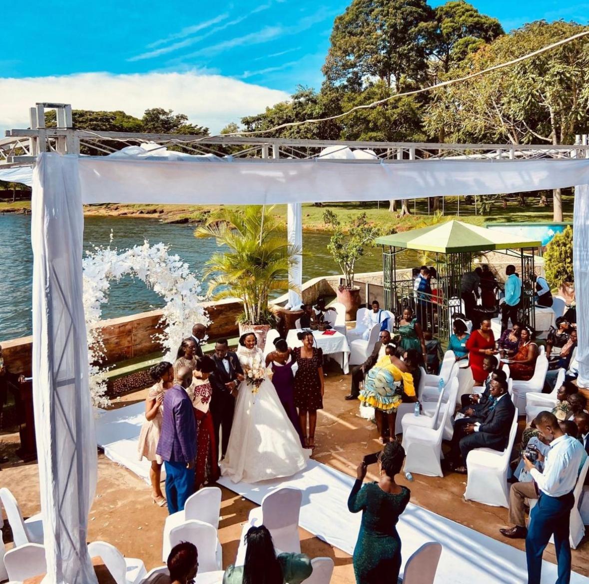 Country Lake Resort Garuga エンテベ エクステリア 写真